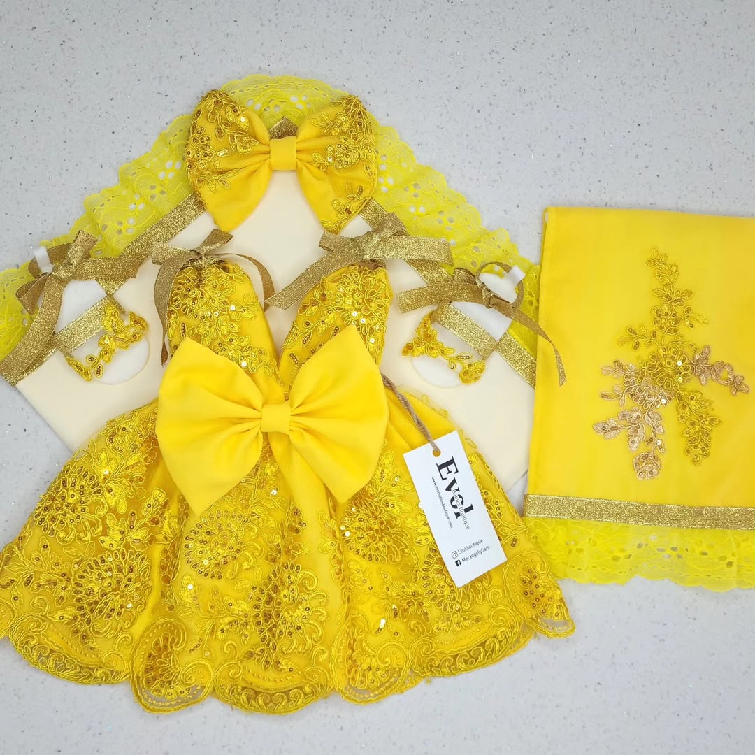 Amarillo con detalles oro
