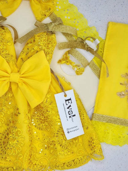 Amarillo con detalles oro